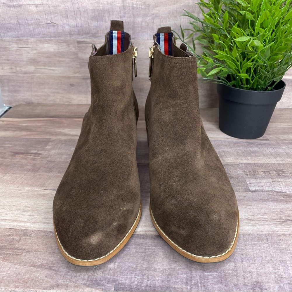 Tommy Hilfiger Chelsea Brown Suede Booties - Size: 9M - Picture 11 of 12